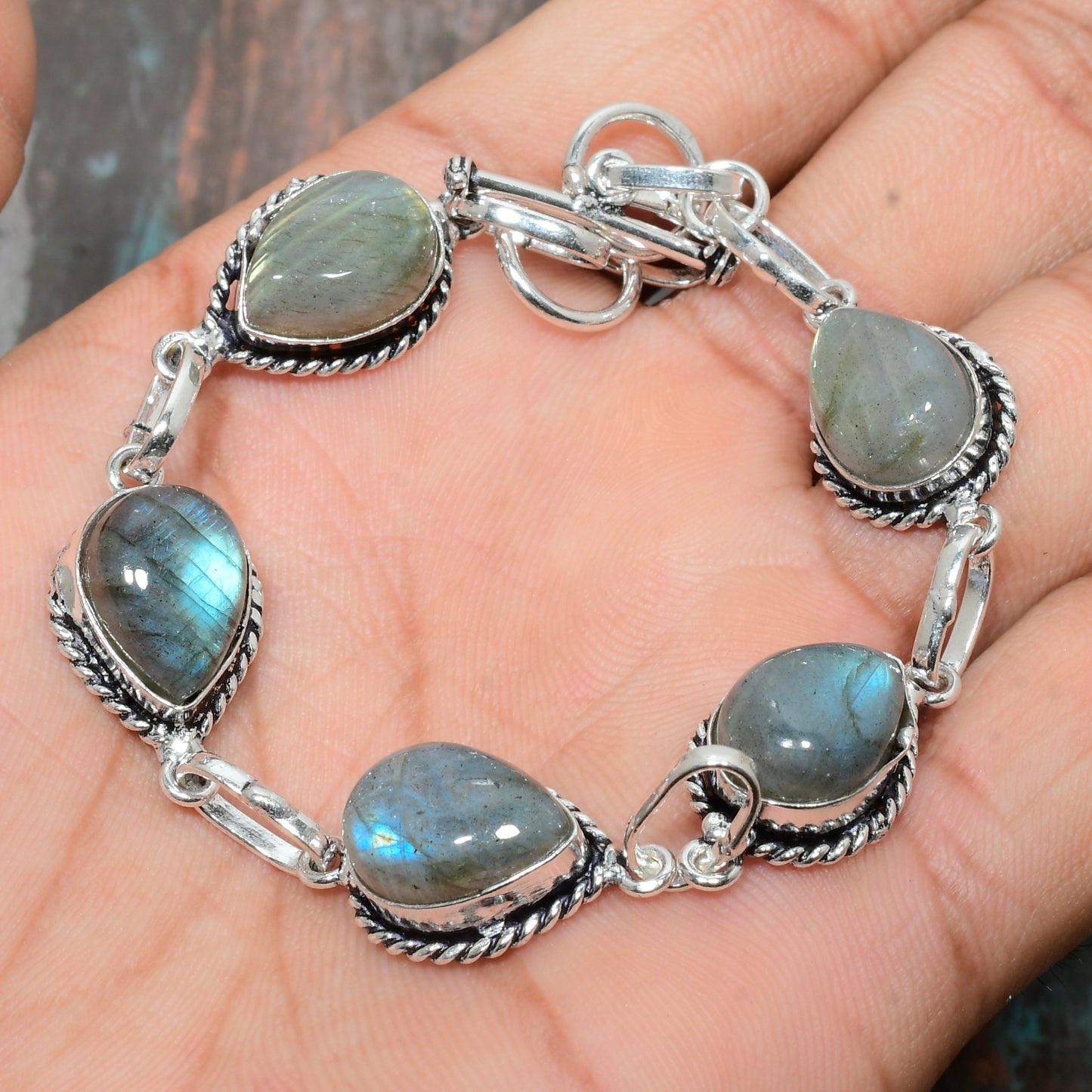 Aurora’s Gleam – Labradorite Sterling Silver Bracelet