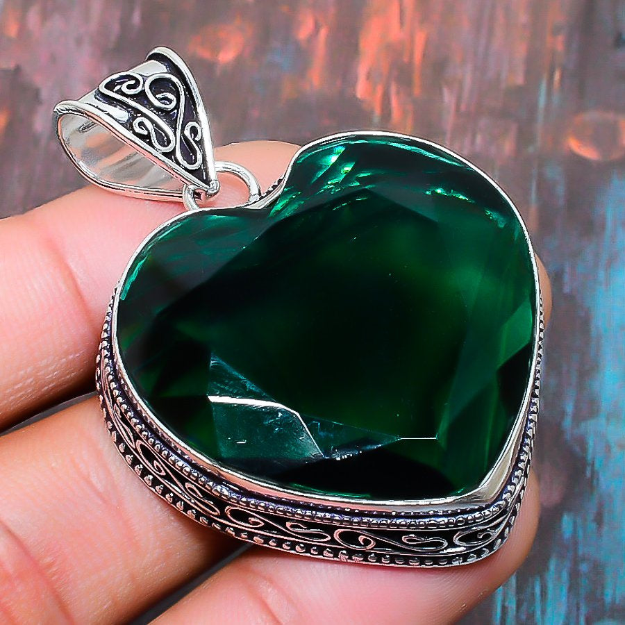 Heart of Harmony – Silver & Green Gemstone Pendant