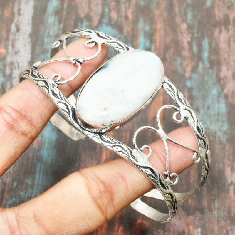 Luna’s Embrace – Silver Filigree Moonstone Bracelet