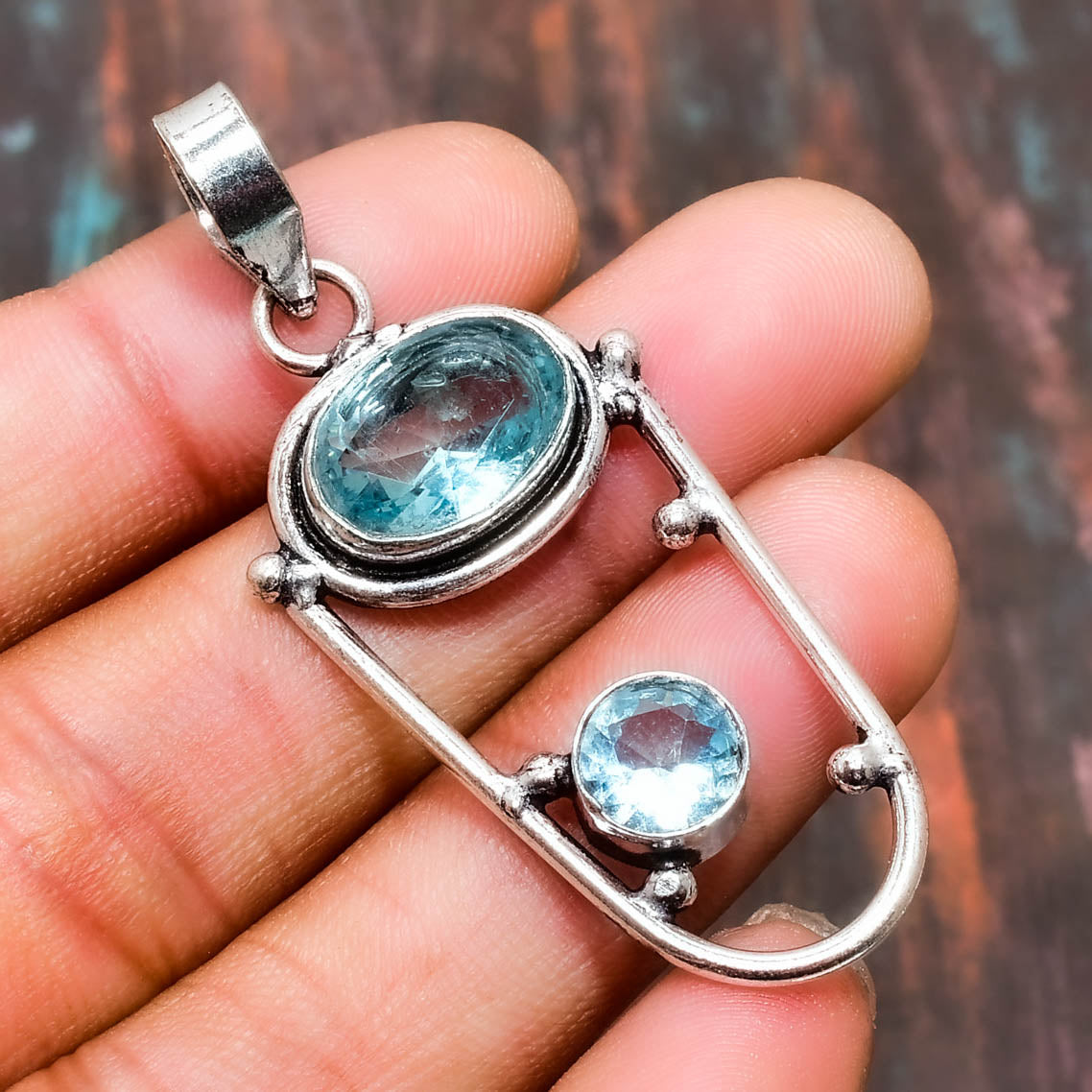 Calm Currents – Aquamarine Silver Pendant