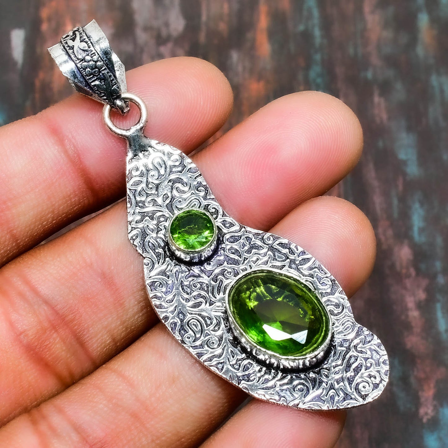 Verdant Glow – Peridot Silver Pendant