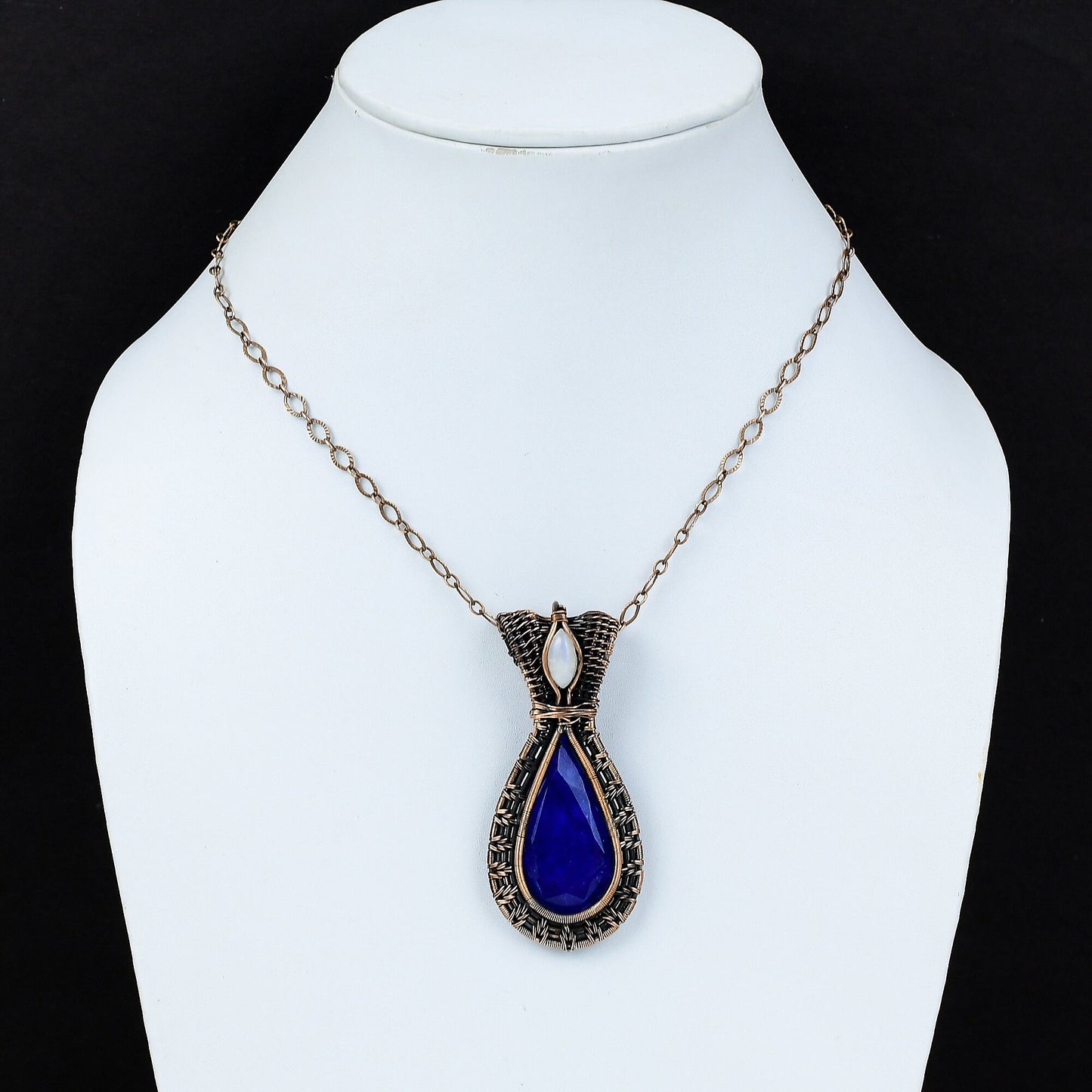 Blue Sapphire Gemstone Pendant