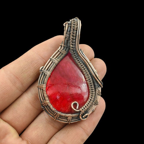 Red Flash Labradorite Gemstone Pendant