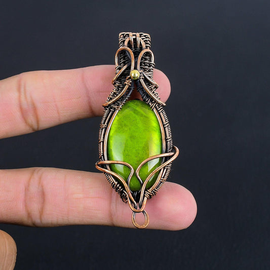 Green Labradorite Gemstone Pendant