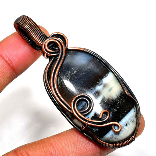 Gaia’s Embrace – Agate & Antiqued Copper Pendant