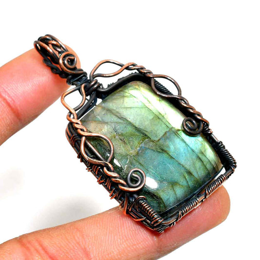Selene’s Whisper – Labradorite Copper Pendant