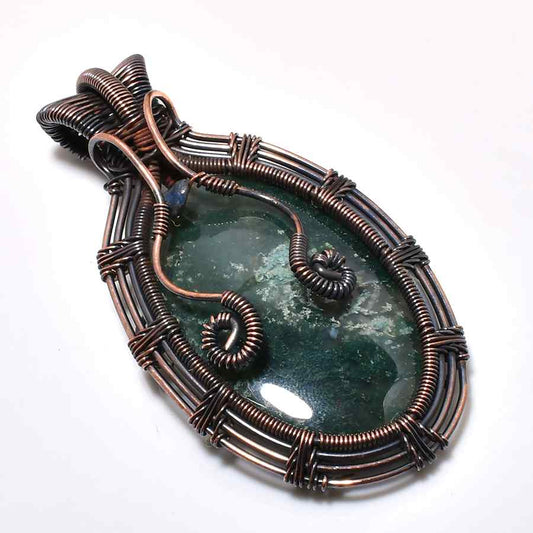 Verdant Embrace – Green Gemstone & Oxidized Copper Pendant