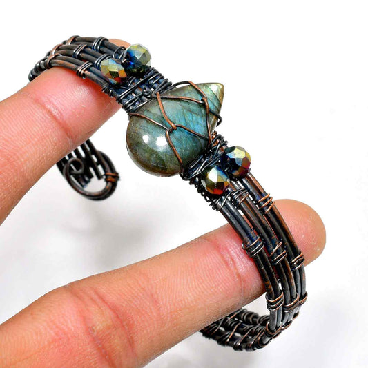 Lunar Radiance – Labradorite Copper Cuff