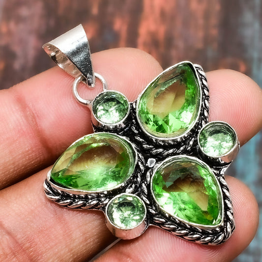 Verdant Embrace – Sterling Silver Peridot Pendant