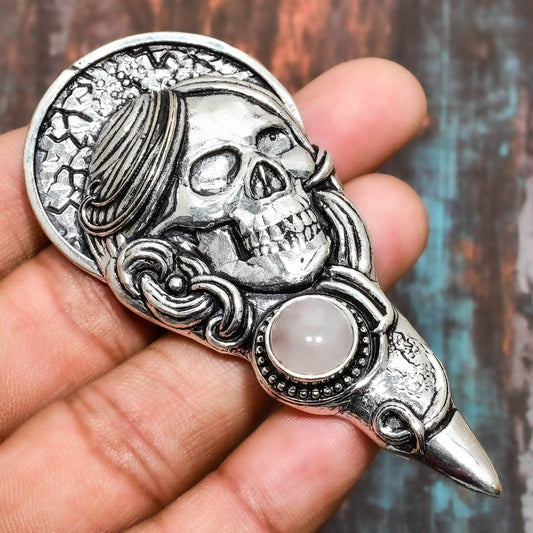 Midnight Omen – Moonstone Skull Brooch