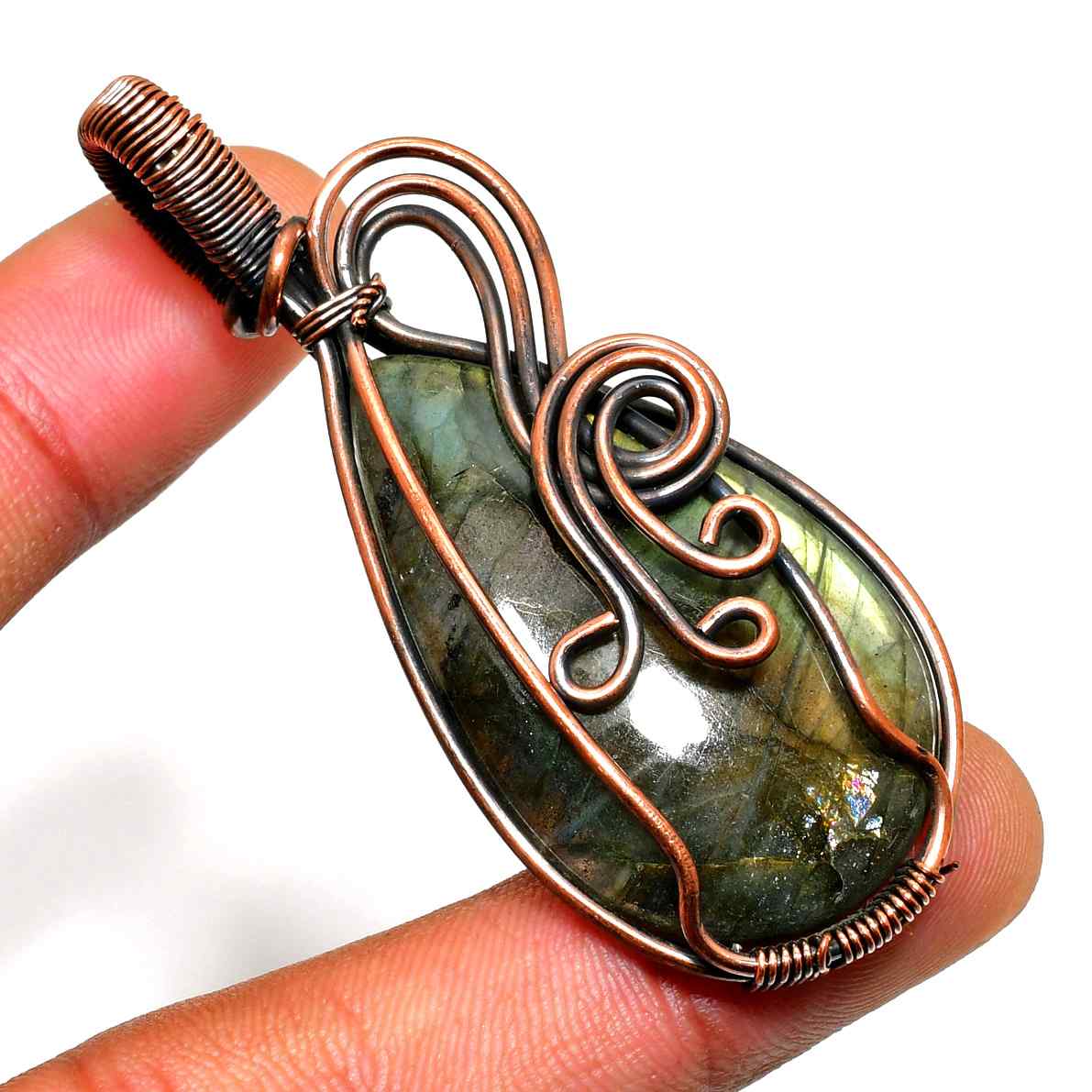 Radiant Wanderer – Labradorite Copper Pendant