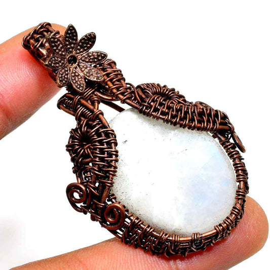 Selene’s Whisper – Copper-Wrapped Moonstone Pendant