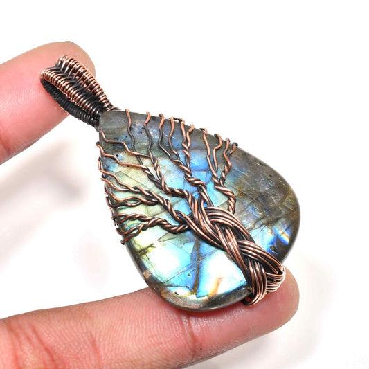 Aurora’s Shield – Copper Labradorite Pendant