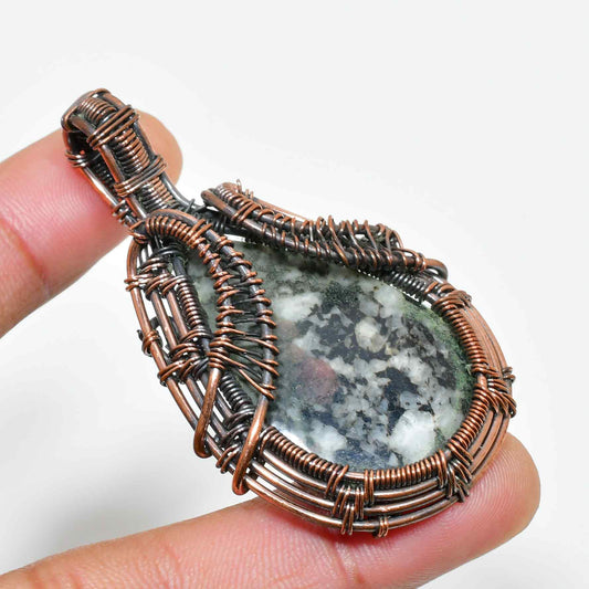 Ember’s Embrace – Moss Agate Copper Pendant