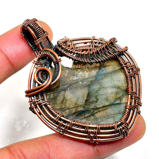 Aurora’s Prism – Copper-Wrapped Labradorite Pendant