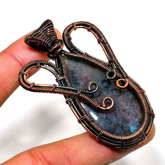 Celestial Harmony – Labradorite Copper Pendant