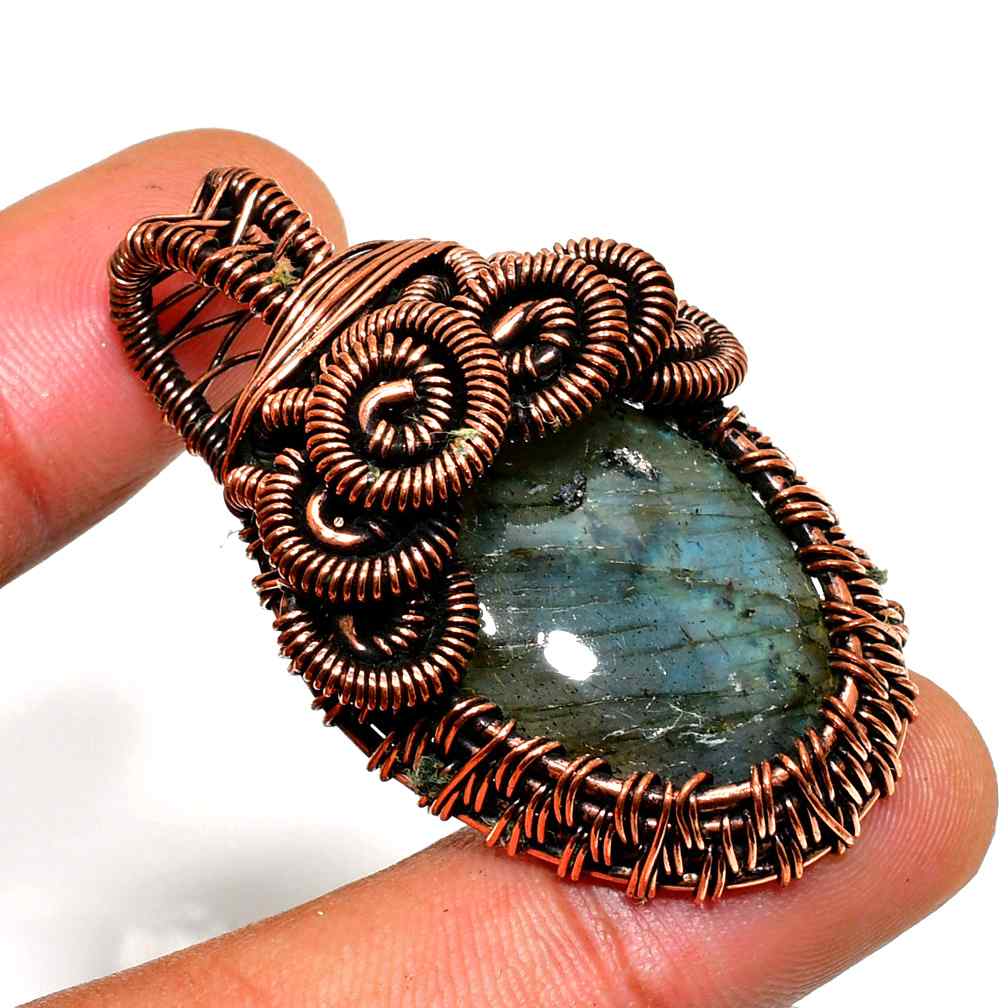 Aurora’s Glow – Labradorite Copper Pendant