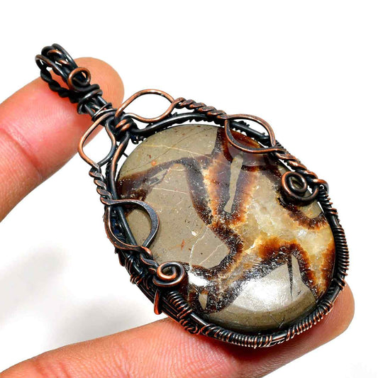 Gaia’s Embrace – Agate Copper Pendant