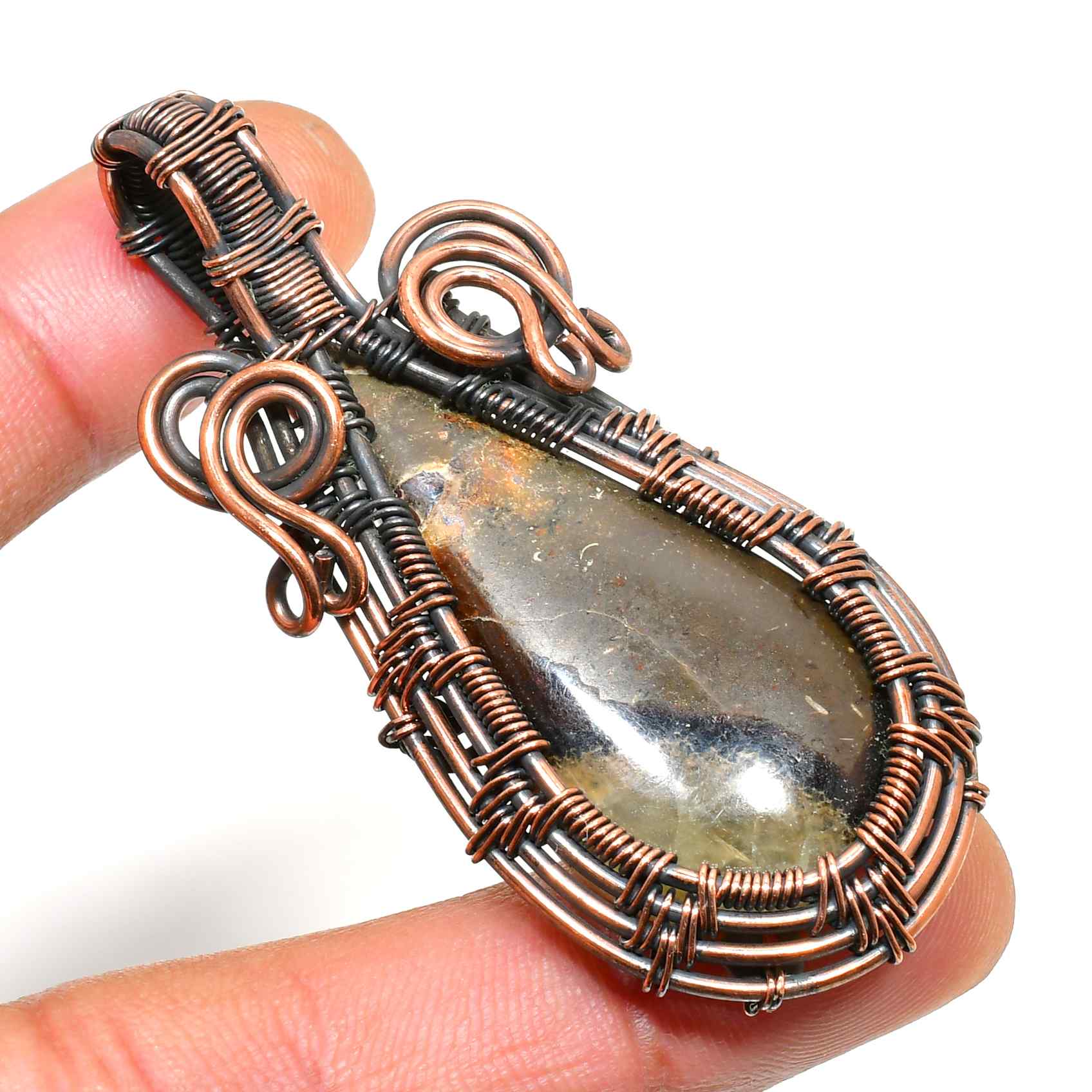 Ember’s Embrace – Black Tourmaline Copper Pendant