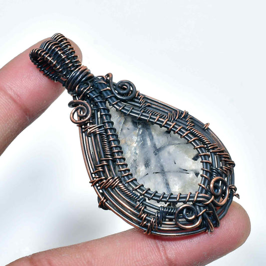 Celestial Embrace – Labradorite Copper Pendant