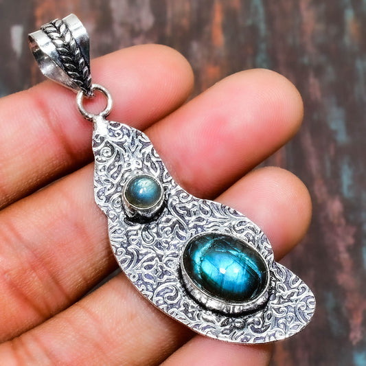 Selene’s Mirror – Labradorite Silver Pendant