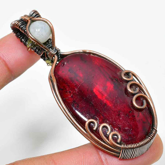Crimson Harmony – Garnet & Copper Wire Pendant