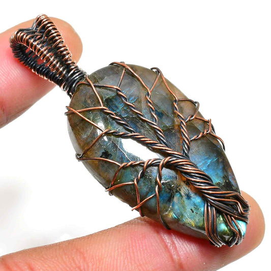 Luna’s Leaf – Labradorite Copper Pendant