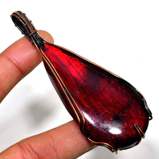 Scarlet Harmony – Copper-Wrapped Red Gemstone Pendant