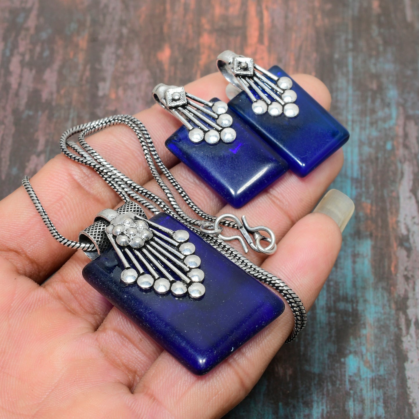 Selene’s Gaze – Lapis Lazuli Pendant & Earrings