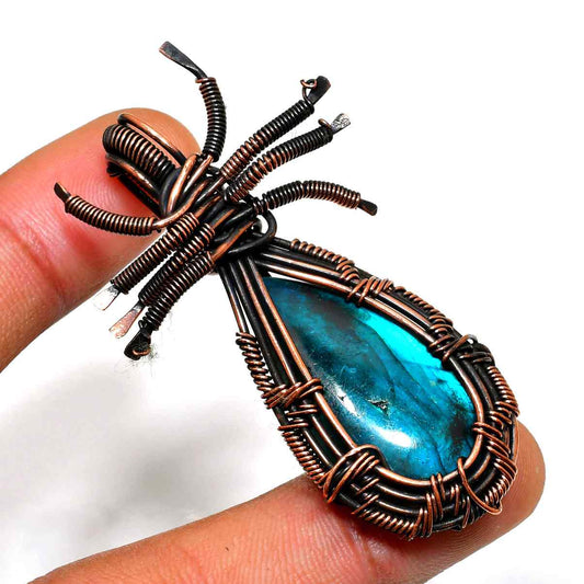 Celestial Embrace – Labradorite & Copper Pendant