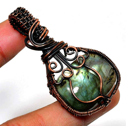 Mystic Aurora – Copper-Wrapped Labradorite Pendant