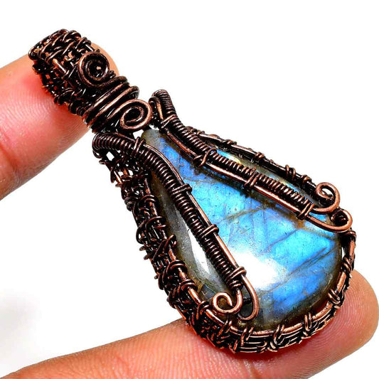 Luna’s Gleam – Oxidized Copper Labradorite Pendant