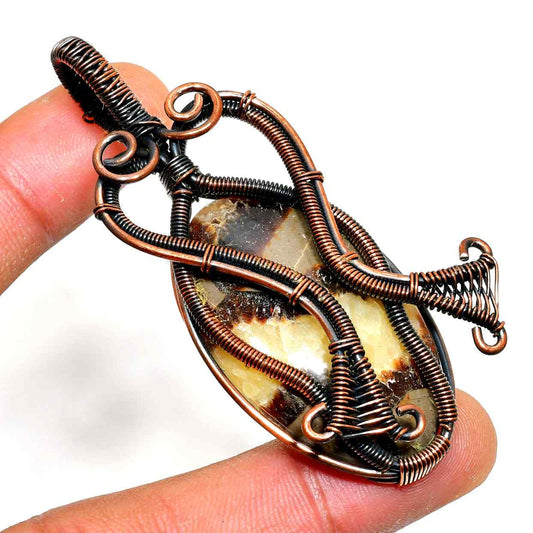 Terra’s Embrace – Agate & Oxidized Copper Pendant