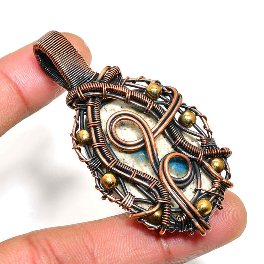 Ember’s Embrace – Labradorite Copper & Gold Pendant