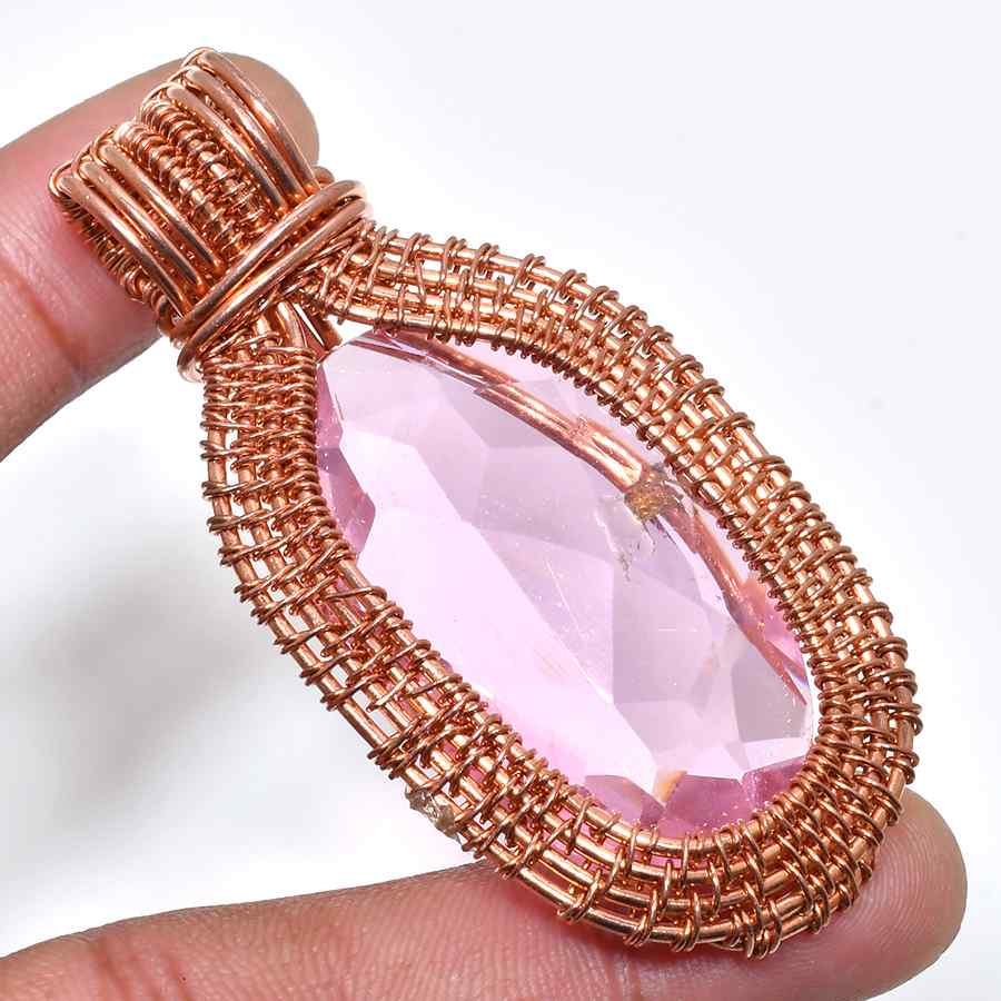 Aurelia’s Embrace – Rose Quartz Copper Pendant