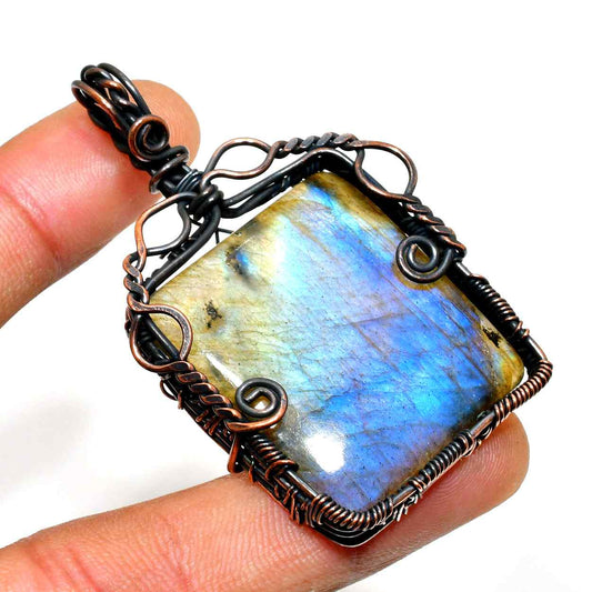 Illuminara’s Essence – Copper Labradorite Pendant