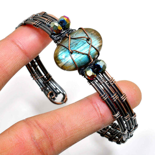 Luna’s Veil – Labradorite Copper Cuff