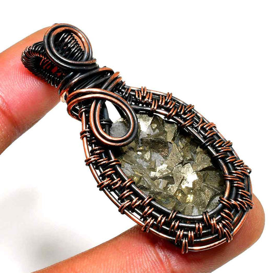 Clarity’s Embrace – Copper-Wrapped Quartz Pendant