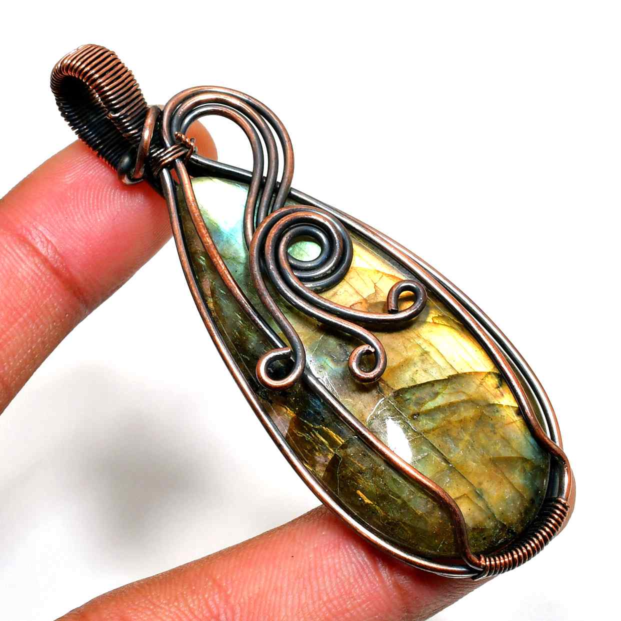 Illuminated Serenity – Labradorite Copper Pendant