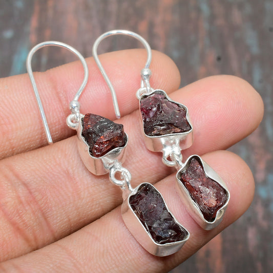 Garnet Ember – Sterling Silver Pendant
