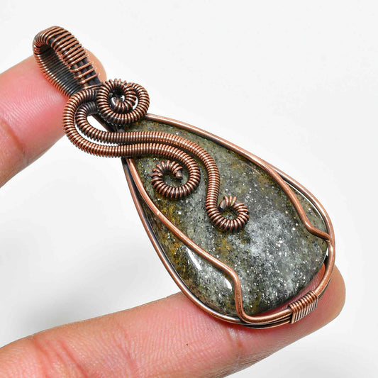 Gaia’s Radiance – Labradorite Copper Pendant