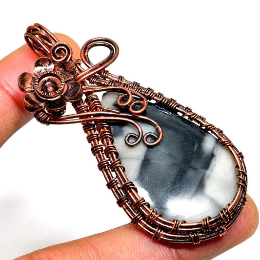 Luna Blossom – Agate & Copper Wire Pendant