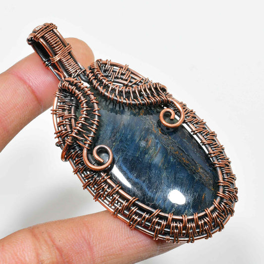 Oracle’s Glow – Labradorite Copper Pendant