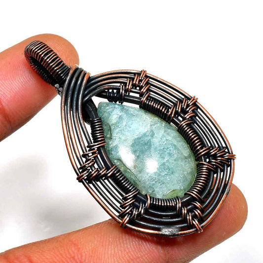 Aqua’s Embrace – Black Wire Aquamarine Pendant