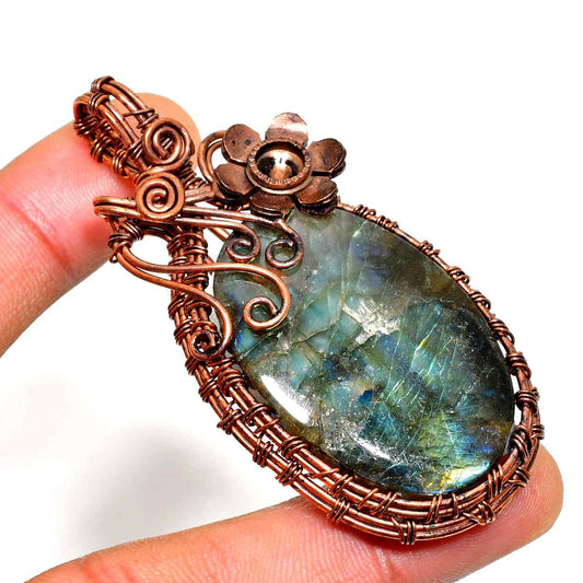 Nebula Whisper – Labradorite Copper Pendant