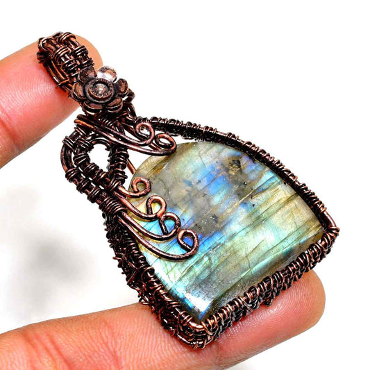 Selene’s Glow – Labradorite & Oxidized Copper Pendant
