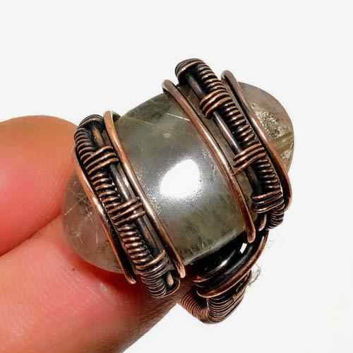 Luna’s Sentinel – Labradorite Copper Ring