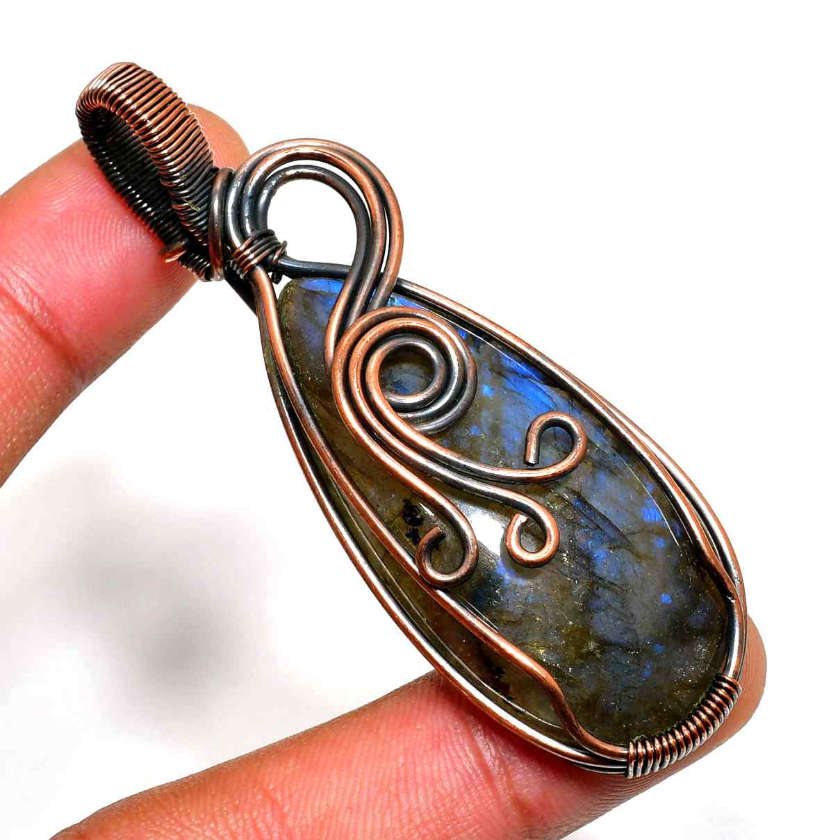 Luna’s Embrace – Copper-Wire Labradorite Pendant