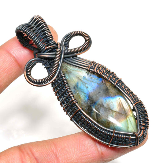 Luna’s Luster – Labradorite Copper Pendant