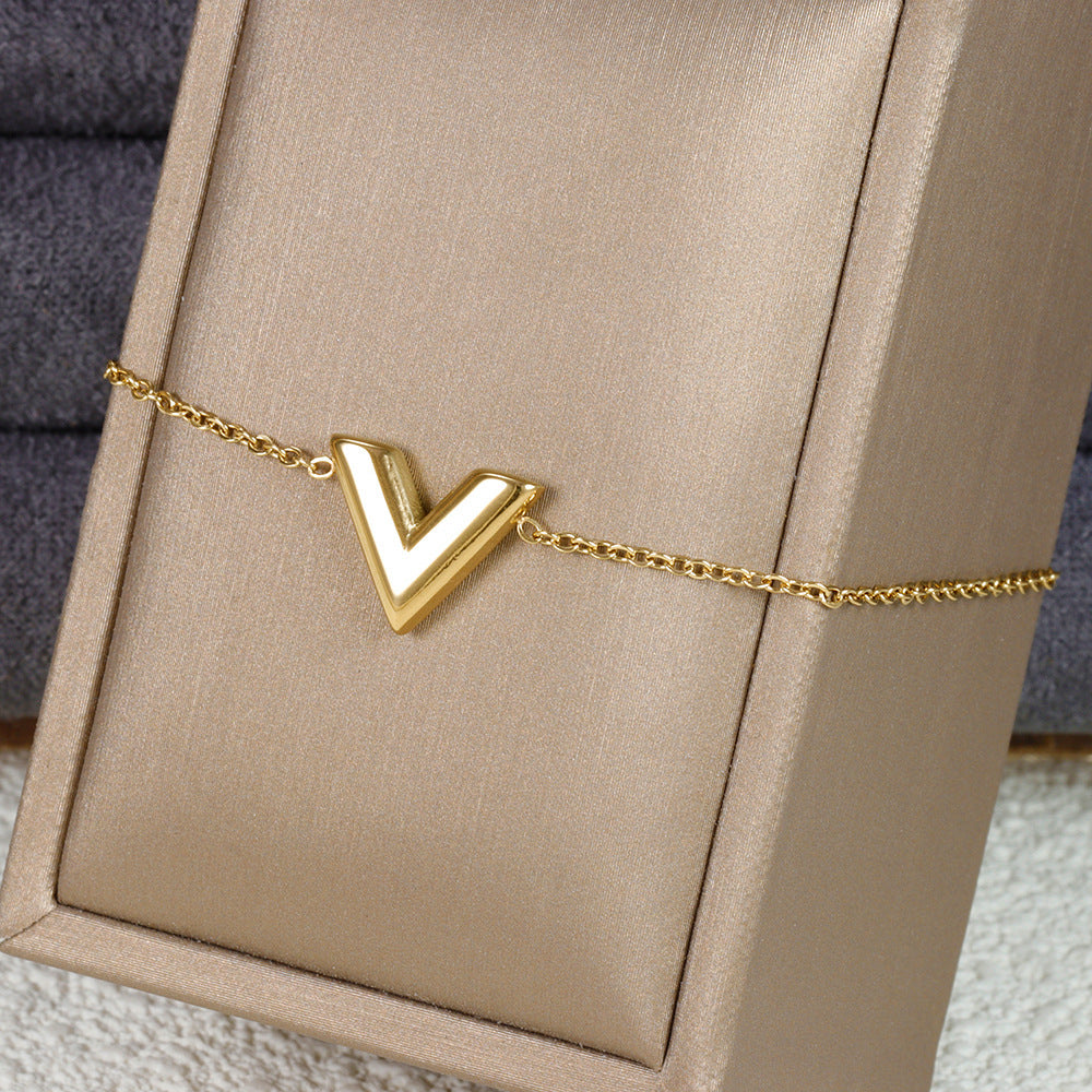 Vera Gold V-Necklace